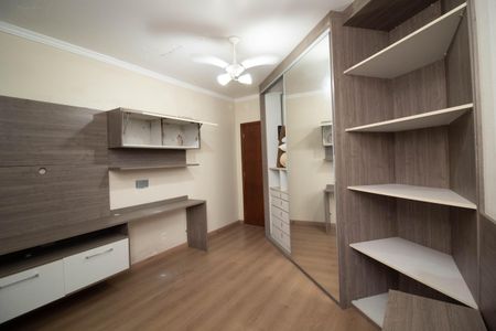 Casa à venda com 650m², 4 quartos e 5 vagas Casa à venda com 650m², 4 quartos e 5 vagasQuarto 4 - Suíte