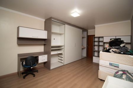 Casa à venda com 650m², 4 quartos e 5 vagas Casa à venda com 650m², 4 quartos e 5 vagasQuarto 3 - Suíte