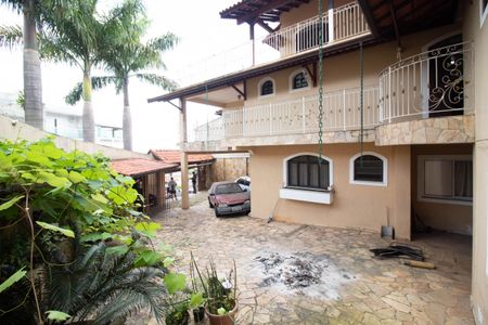 Casa à venda com 650m², 4 quartos e 5 vagas Casa à venda com 650m², 4 quartos e 5 vagasÁrea externa