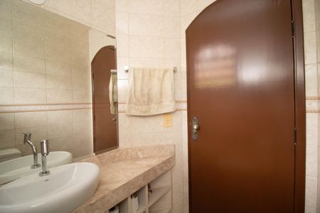 Casa à venda com 650m², 4 quartos e 5 vagas Casa à venda com 650m², 4 quartos e 5 vagasBanheiro 1