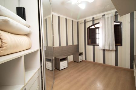 Casa à venda com 650m², 4 quartos e 5 vagas Casa à venda com 650m², 4 quartos e 5 vagasQuarto 4 - Suíte