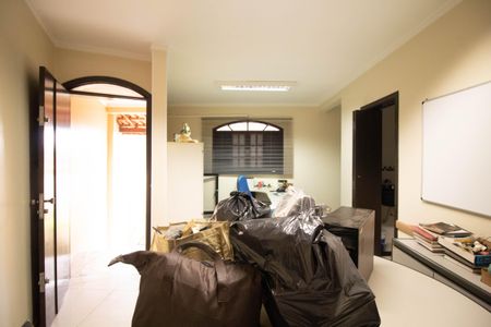 Casa à venda com 650m², 4 quartos e 5 vagas Casa à venda com 650m², 4 quartos e 5 vagasEscritório