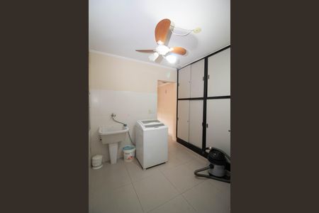 Casa à venda com 650m², 4 quartos e 5 vagas Casa à venda com 650m², 4 quartos e 5 vagasÁrea de Serviço