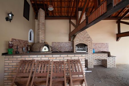 Casa à venda com 650m², 4 quartos e 5 vagas Casa à venda com 650m², 4 quartos e 5 vagasÁrea externa