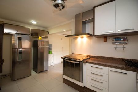 Casa à venda com 650m², 4 quartos e 5 vagas Casa à venda com 650m², 4 quartos e 5 vagasCozinha