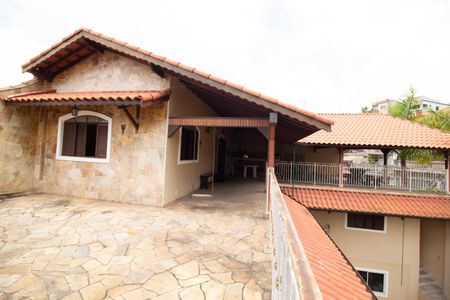 Casa à venda com 650m², 4 quartos e 5 vagas Casa à venda com 650m², 4 quartos e 5 vagasÁrea externa