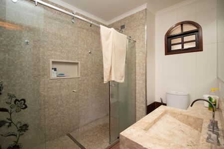 Casa à venda com 650m², 4 quartos e 5 vagas Casa à venda com 650m², 4 quartos e 5 vagasBanheiro da Suíte 1