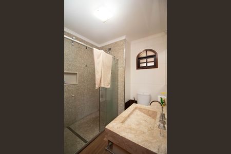 Casa à venda com 650m², 4 quartos e 5 vagas Casa à venda com 650m², 4 quartos e 5 vagasBanheiro da Suíte 1