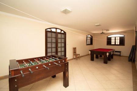 Casa à venda com 650m², 4 quartos e 5 vagas Casa à venda com 650m², 4 quartos e 5 vagasSala de Jogos