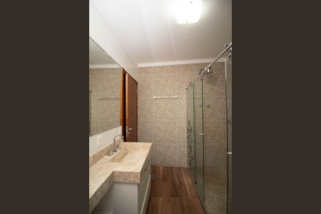 Casa à venda com 650m², 4 quartos e 5 vagas Casa à venda com 650m², 4 quartos e 5 vagasBanheiro da Suíte 1