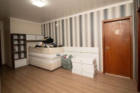 Casa à venda com 650m², 4 quartos e 5 vagas Casa à venda com 650m², 4 quartos e 5 vagasQuarto 3 - Suíte