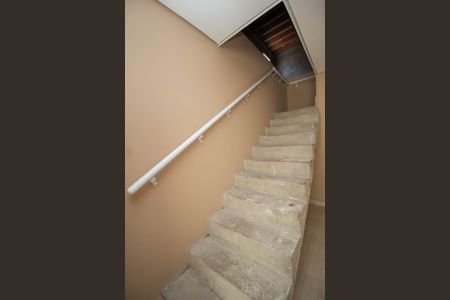 Casa para alugar com 140m², 2 quartos e 5 vagasEscada