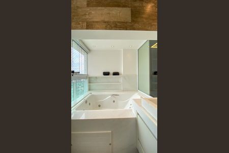 Apartamento à venda com 180m², 2 quartos e 3 vagasBanheiro da Suíte