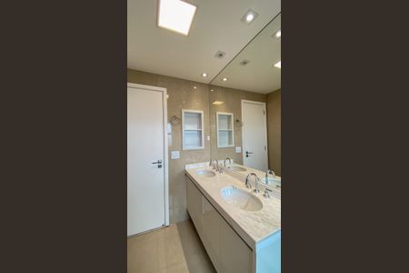 Apartamento à venda com 180m², 2 quartos e 3 vagasBanheiro da Suíte