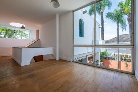 Casa para alugar com 469m², 4 quartos e 6 vagas Casa para alugar com 469m², 4 quartos e 6 vagasSala Íntima