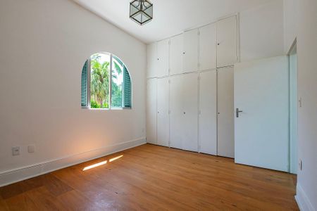 Casa para alugar com 469m², 4 quartos e 6 vagas Casa para alugar com 469m², 4 quartos e 6 vagasSuíte 3