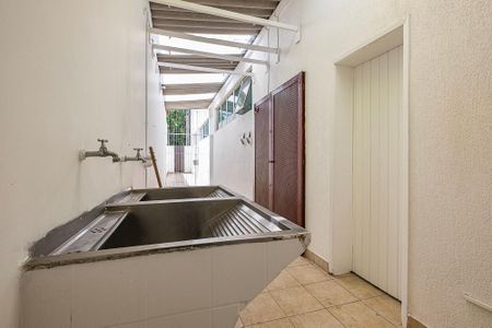 Casa para alugar com 469m², 4 quartos e 6 vagas Casa para alugar com 469m², 4 quartos e 6 vagasÁrea de Serviço