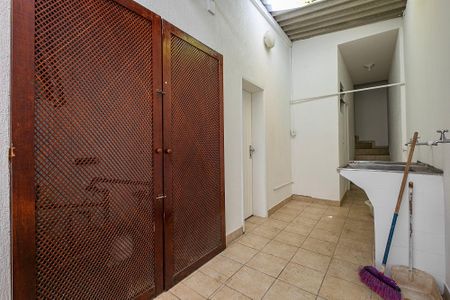 Casa para alugar com 469m², 4 quartos e 6 vagas Casa para alugar com 469m², 4 quartos e 6 vagasÁrea de Serviço
