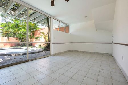 Casa para alugar com 469m², 4 quartos e 6 vagas Casa para alugar com 469m², 4 quartos e 6 vagasSala 3