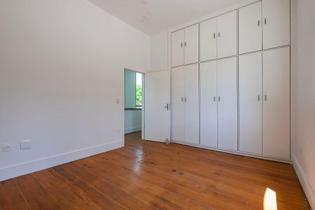 Casa para alugar com 469m², 4 quartos e 6 vagas Casa para alugar com 469m², 4 quartos e 6 vagasSuíte 2