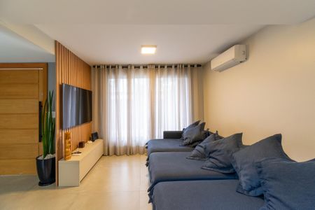 Casa à venda com 175m², 3 quartos e 2 vagasSala