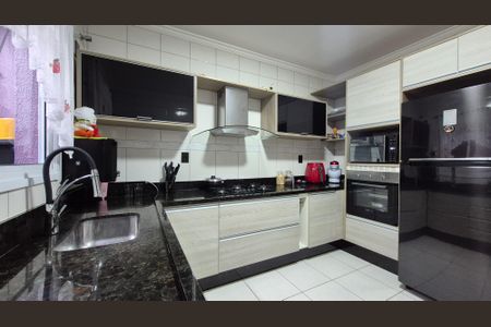 Casa à venda com 111m², 3 quartos e 2 vagas Casa à venda com 111m², 3 quartos e 2 vagasCozinha