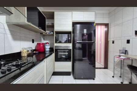 Casa à venda com 111m², 3 quartos e 2 vagas Casa à venda com 111m², 3 quartos e 2 vagasCozinha