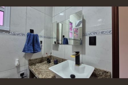 Casa à venda com 111m², 3 quartos e 2 vagas Casa à venda com 111m², 3 quartos e 2 vagasBanheiro