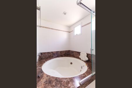 Apartamento para alugar com 225m², 4 quartos e 4 vagas Apartamento para alugar com 225m², 4 quartos e 4 vagasBanheiro da Suíte 1