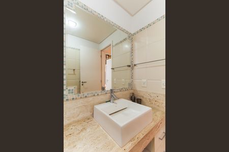 Apartamento para alugar com 225m², 4 quartos e 4 vagas Apartamento para alugar com 225m², 4 quartos e 4 vagasBanheiro