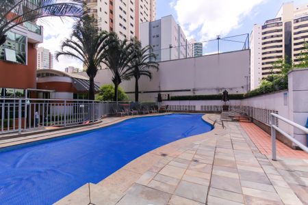 Apartamento para alugar com 225m², 4 quartos e 4 vagas Apartamento para alugar com 225m², 4 quartos e 4 vagasÁrea comum - Piscina