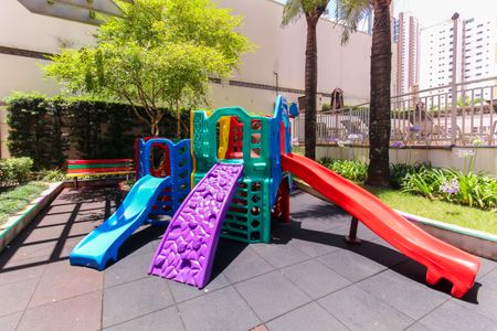 Apartamento para alugar com 225m², 4 quartos e 4 vagas Apartamento para alugar com 225m², 4 quartos e 4 vagasÁrea comum - Playground