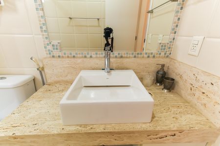 Apartamento para alugar com 225m², 4 quartos e 4 vagas Apartamento para alugar com 225m², 4 quartos e 4 vagasBanheiro