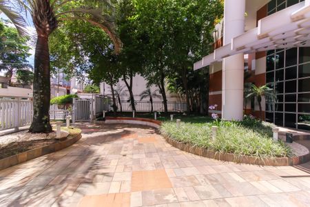 Apartamento para alugar com 225m², 4 quartos e 4 vagas Apartamento para alugar com 225m², 4 quartos e 4 vagasEntrada