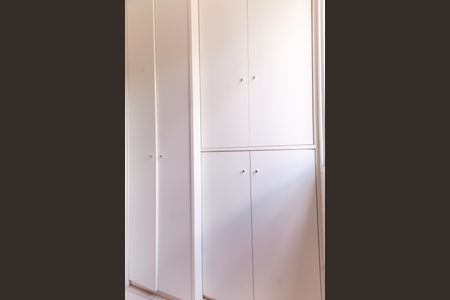 Apartamento para alugar com 225m², 4 quartos e 4 vagas Apartamento para alugar com 225m², 4 quartos e 4 vagasBanheiro de serviço