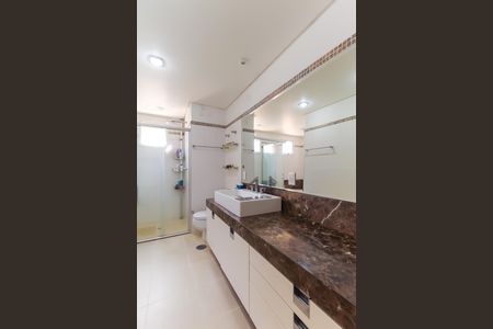 Apartamento para alugar com 225m², 4 quartos e 4 vagas Apartamento para alugar com 225m², 4 quartos e 4 vagasBanheiro da Suíte 1