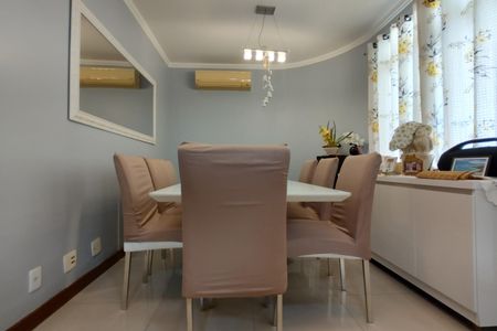 Casa de condomínio para alugar com 198m², 3 quartos e sem vaga Casa de condomínio para alugar com 198m², 3 quartos e sem vagaSala