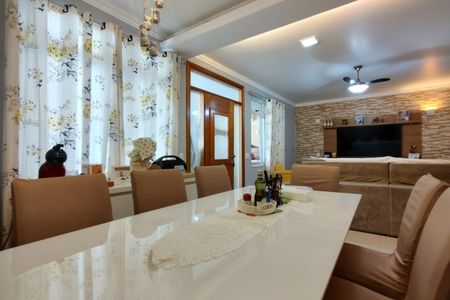 Casa de condomínio para alugar com 198m², 3 quartos e sem vaga Casa de condomínio para alugar com 198m², 3 quartos e sem vagaSala