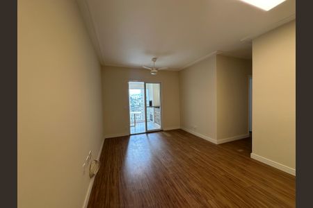 Sala de apartamento para alugar com 3 quartos, 90m² em Jardim Tupanci, Barueri