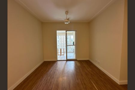 Sala de apartamento para alugar com 3 quartos, 90m² em Jardim Tupanci, Barueri