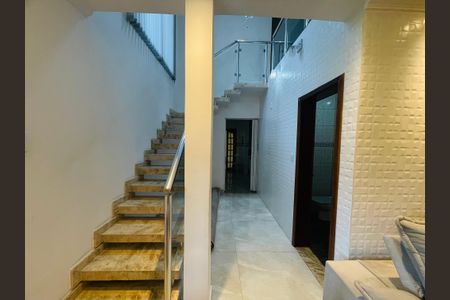 Casa para alugar com 460m², 4 quartos e 2 vagasHall