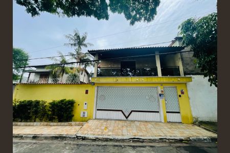 Casa para alugar com 460m², 4 quartos e 2 vagasPlaca instalada na fachada do imovel