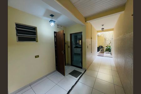 Casa para alugar com 460m², 4 quartos e 2 vagasCorredor externo 