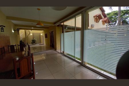 Casa para alugar com 460m², 4 quartos e 2 vagasChurrasqueira