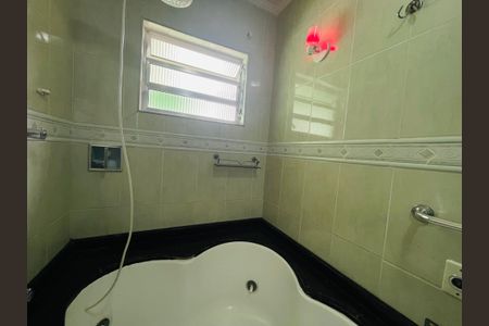 Casa para alugar com 460m², 4 quartos e 2 vagasBanheiro 1