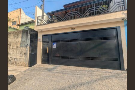 Casa à venda com 173m², 3 quartos e 2 vagas Casa à venda com 173m², 3 quartos e 2 vagasFachada