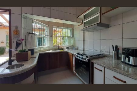 Casa à venda com 300m², 3 quartos e 3 vagas Casa à venda com 300m², 3 quartos e 3 vagasFoto 06