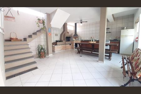 Casa à venda com 300m², 3 quartos e 3 vagas Casa à venda com 300m², 3 quartos e 3 vagasFoto 09