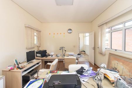 Casa à venda com 560m², 7 quartos e 6 vagas Casa à venda com 560m², 7 quartos e 6 vagasEscritório