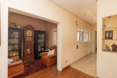 Casa à venda com 560m², 7 quartos e 6 vagas Casa à venda com 560m², 7 quartos e 6 vagasSala